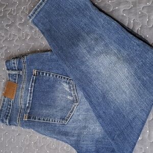 Maurices mid rise cropped distressed jeans size 14